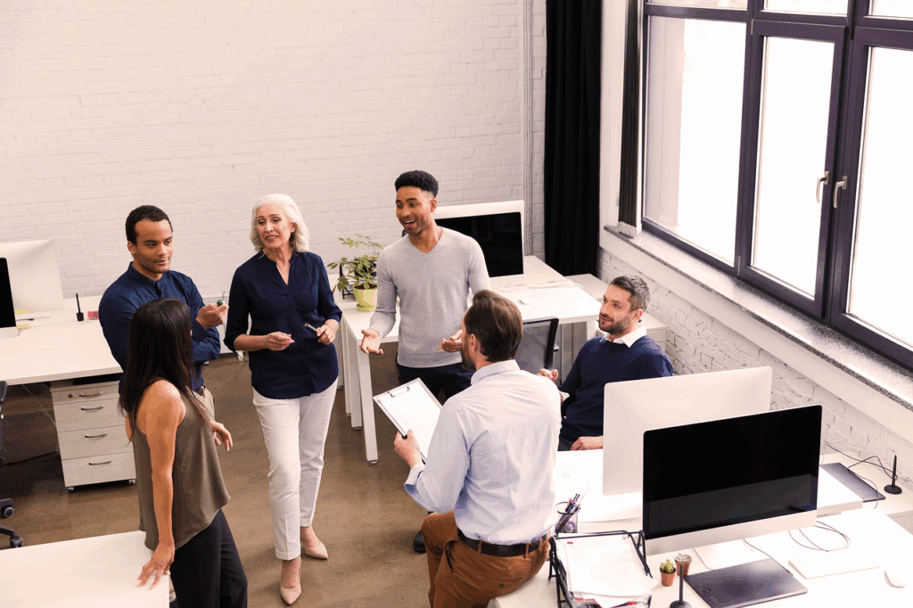 Illustration d’entrepreneurs collaborant dans un environnement dynamique